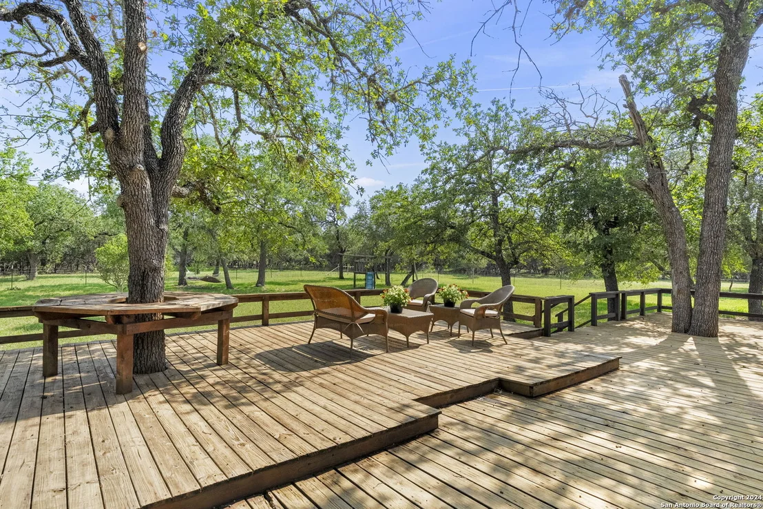 Photo of 592 Oakridge Trail