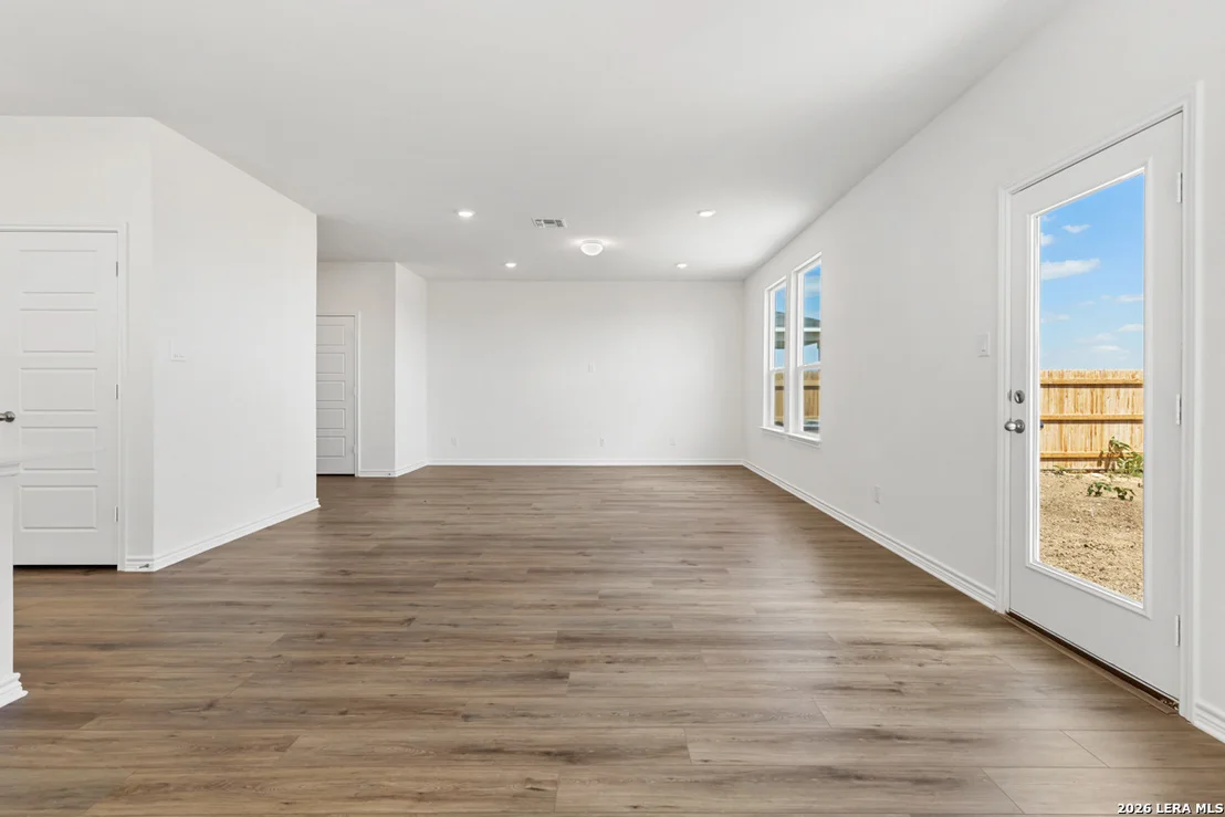 Photo of 13010 JEOPARDY AVENUE