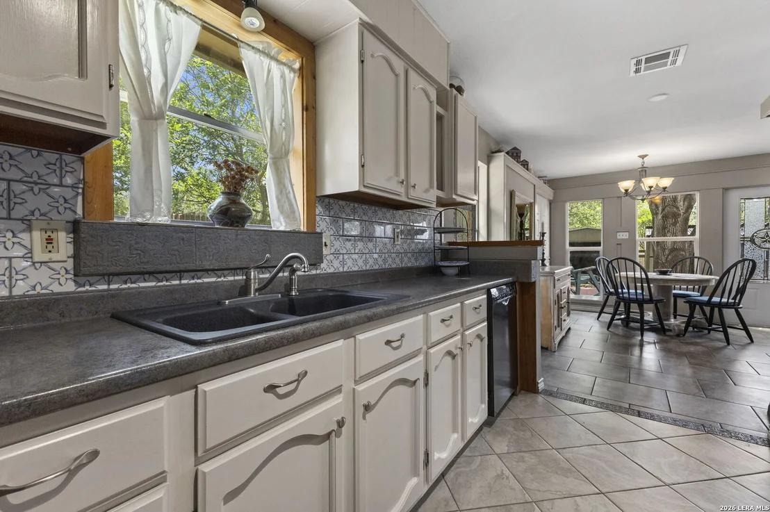 Photo of 346 RAINBOW DR