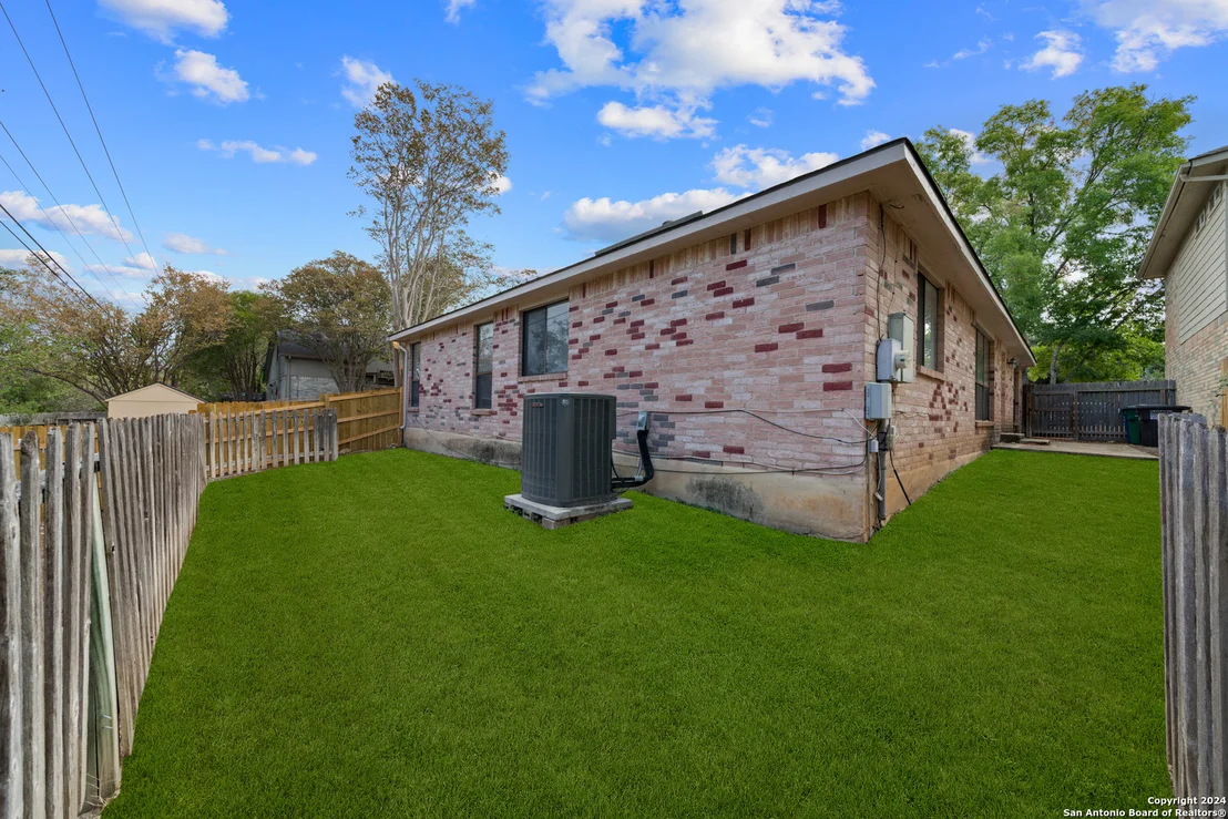 Photo of 940 Hedgestone