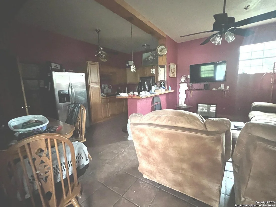 Photo of 290 River Oaks