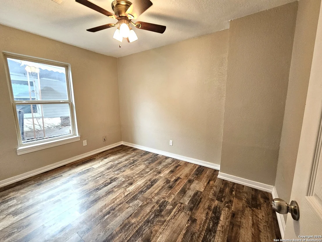 Photo of 4751 Lark