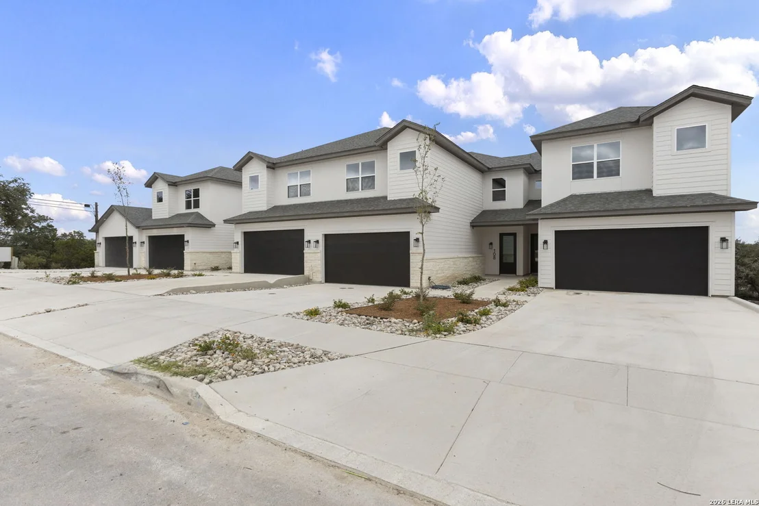 Photo of 102 Magnolia Cir