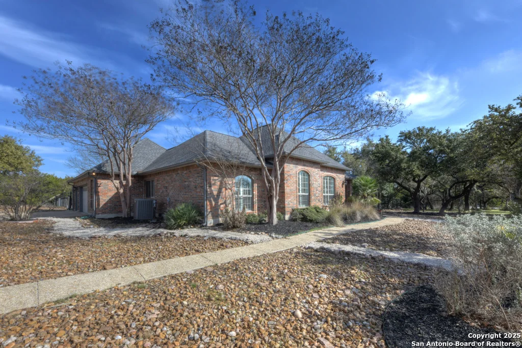 Photo of 2390 FRONTIER