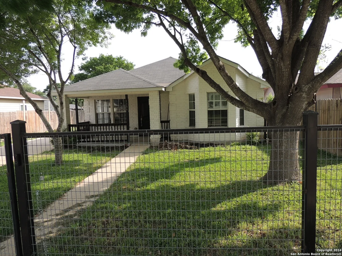 Photo of 3386 Aragon Dr
