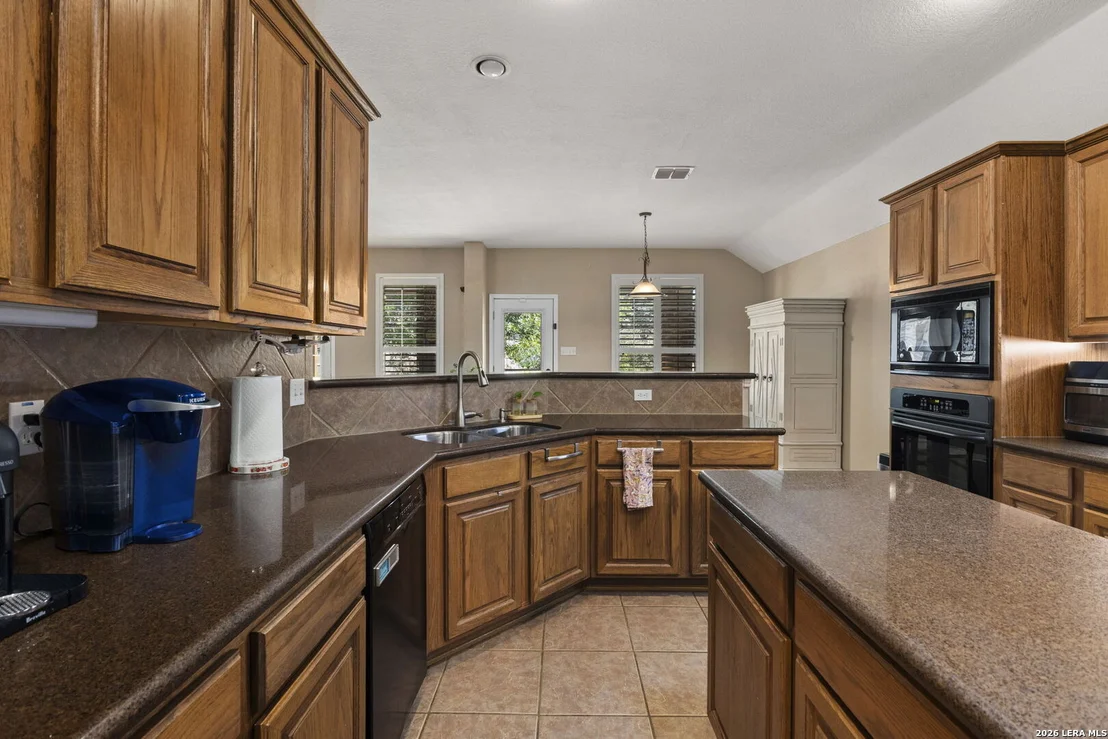 Photo of 266 MAIDSTONE CV