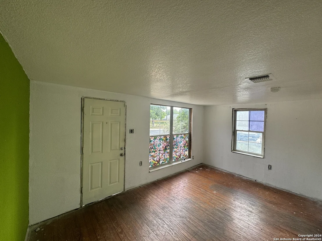 Photo of 527 sharmain PL