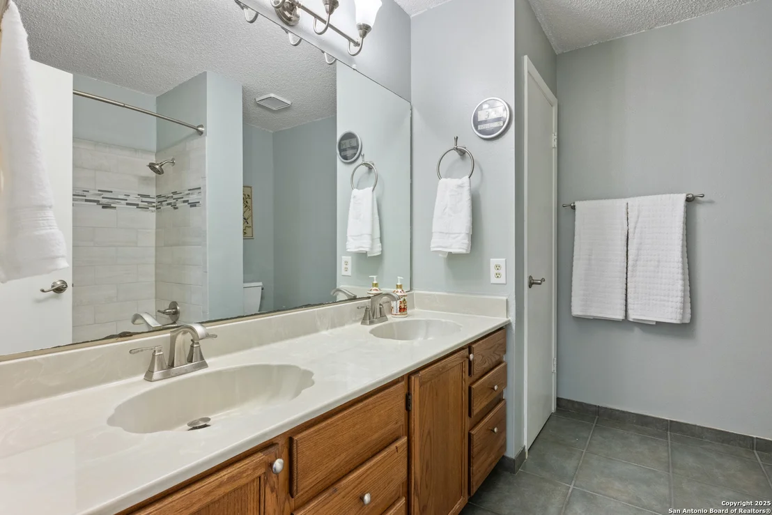 Photo of 7705 Wood Bluff