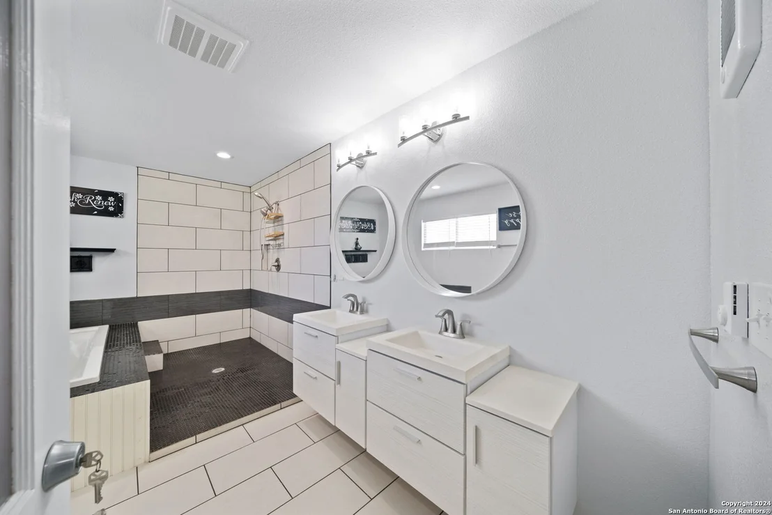 Photo of 348 THOMAS JEFFERSON DR
