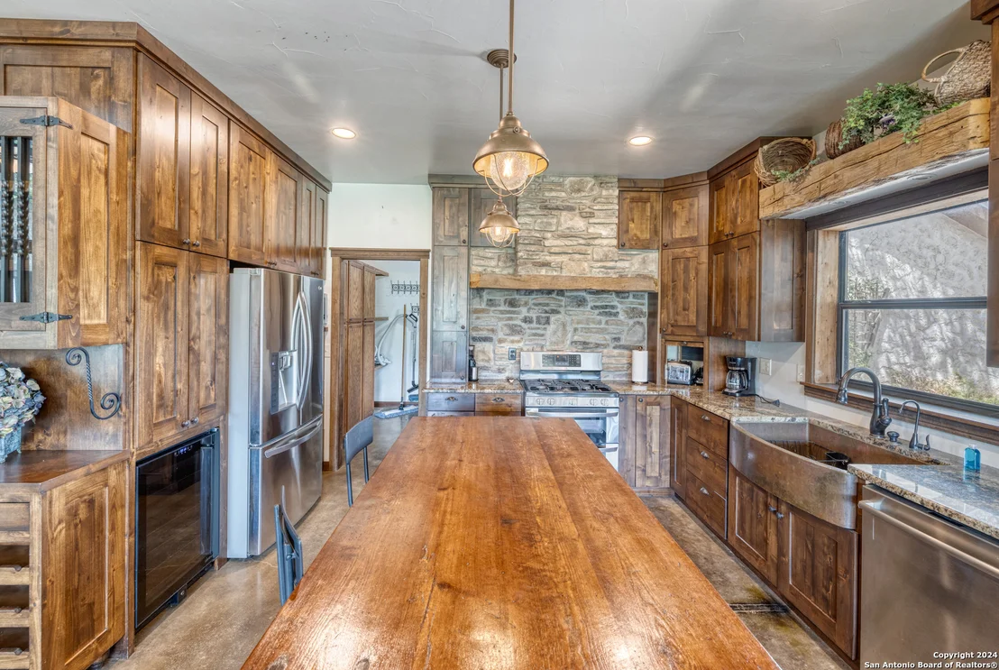 Photo of 1242 RIVER RD