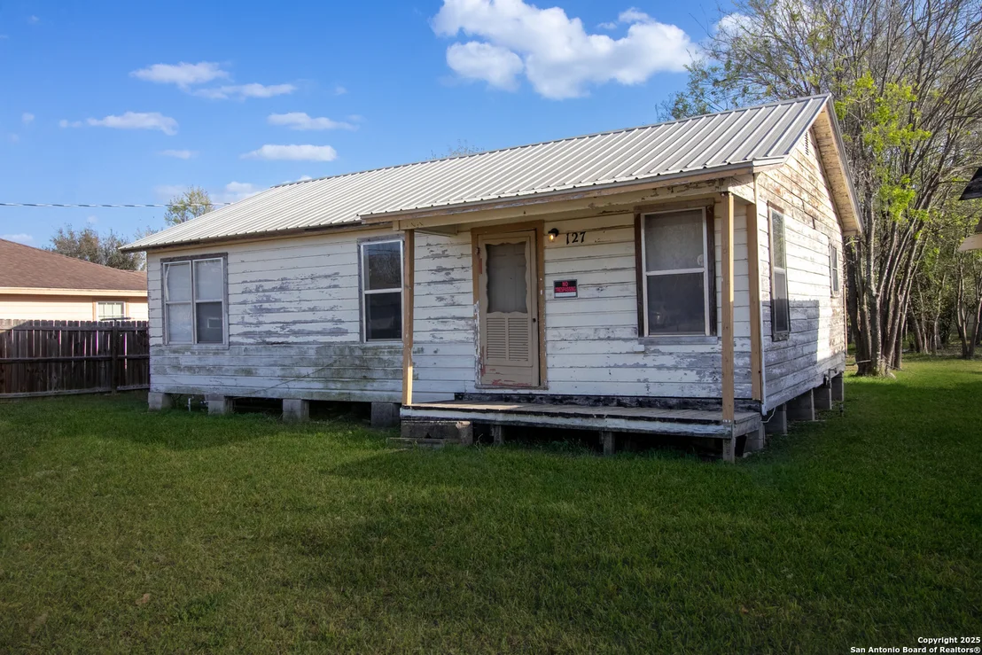 Photo of 127 Roosevelt Dr
