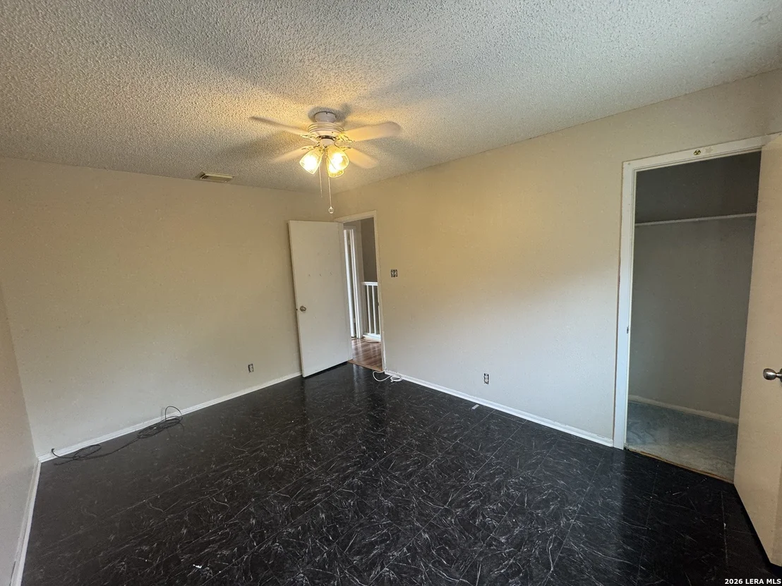 Photo of 7702 Chatsworth