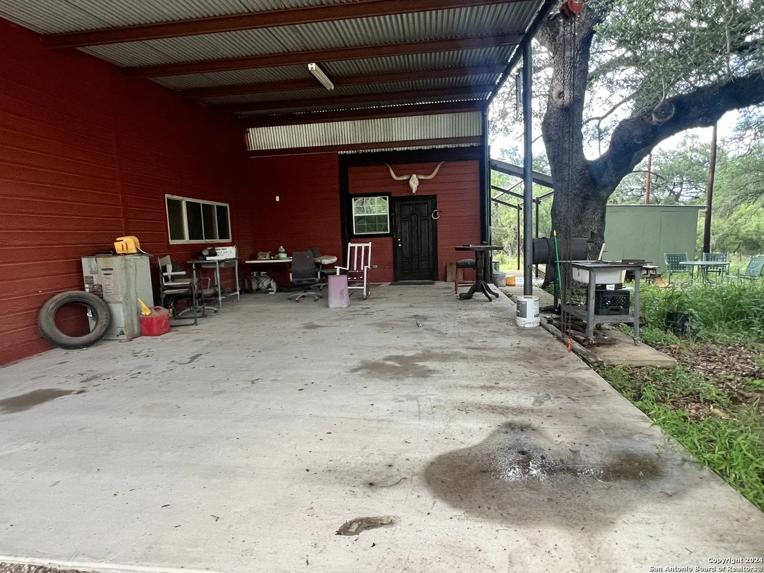 Photo of 290 River Oaks