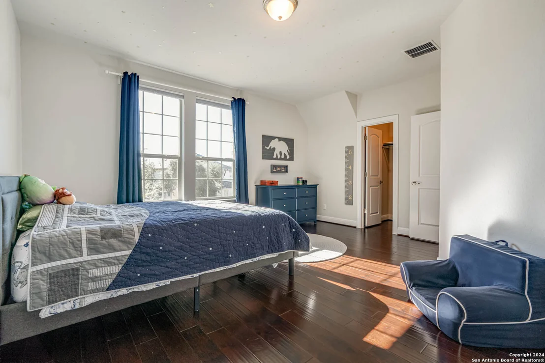 Photo of 17814 HILLSEDGE
