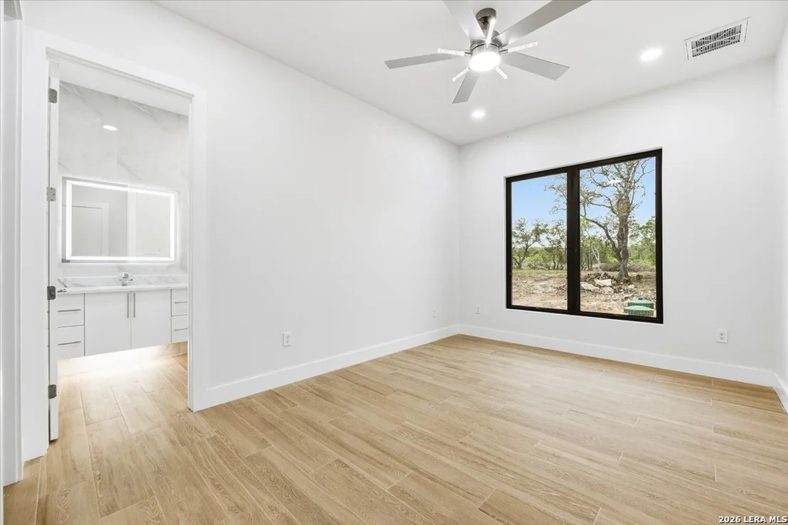 Photo of 577 Private road 3702