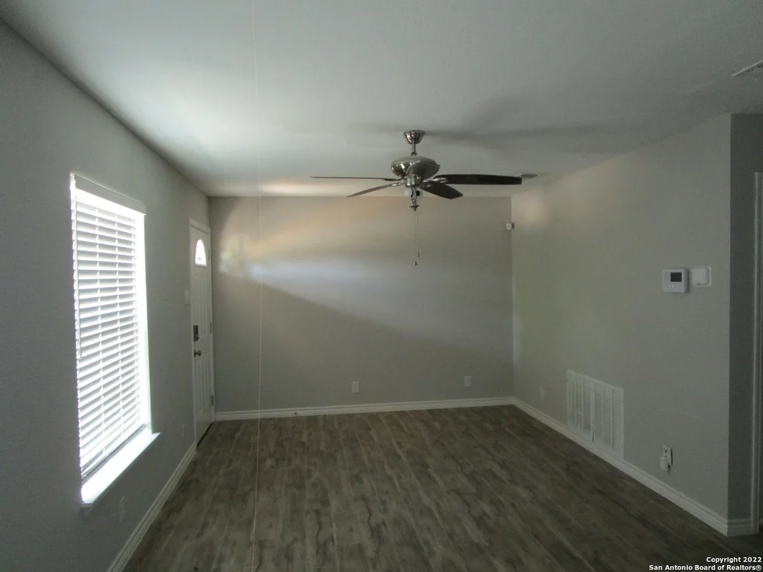 Photo of 910 REXFORD DR