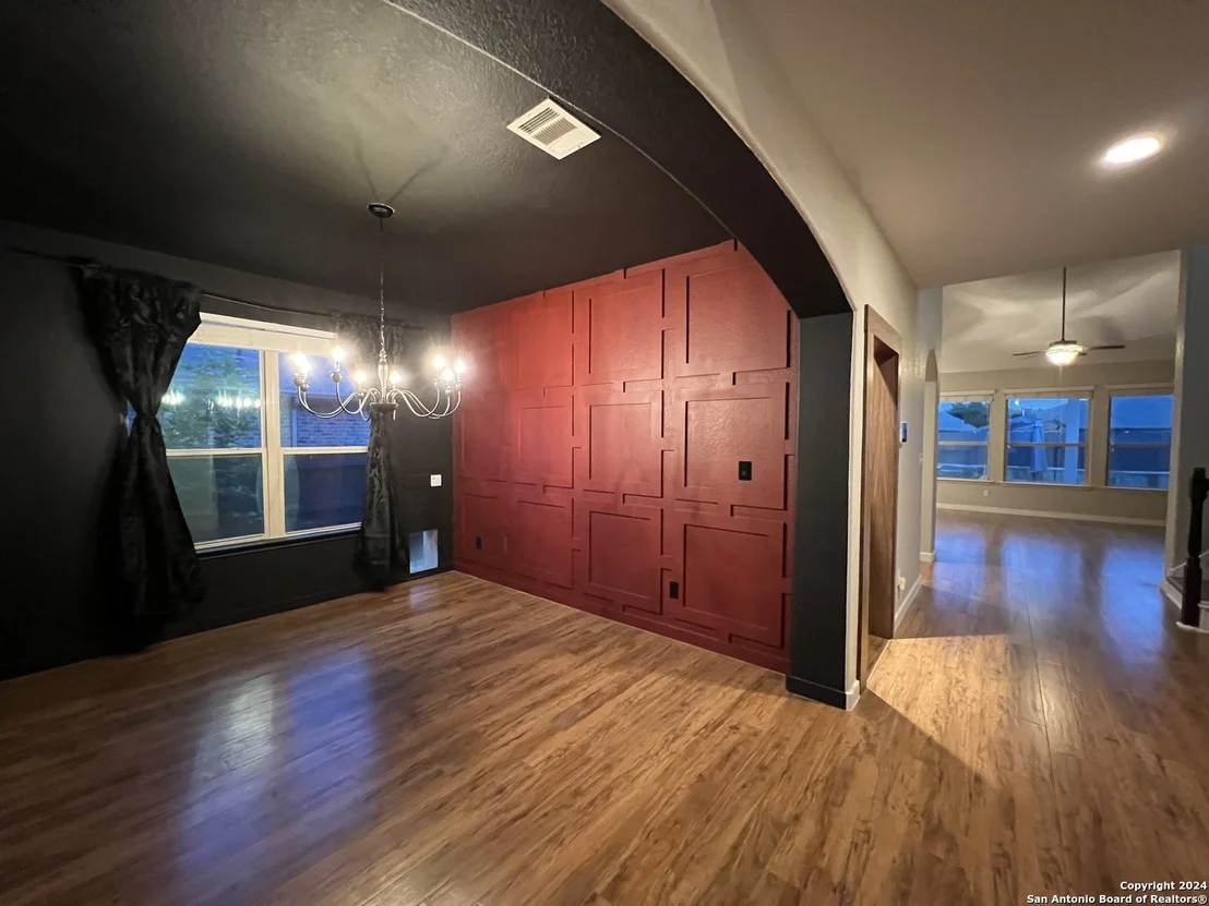 Photo of 310 LEATHER OAK LOOP