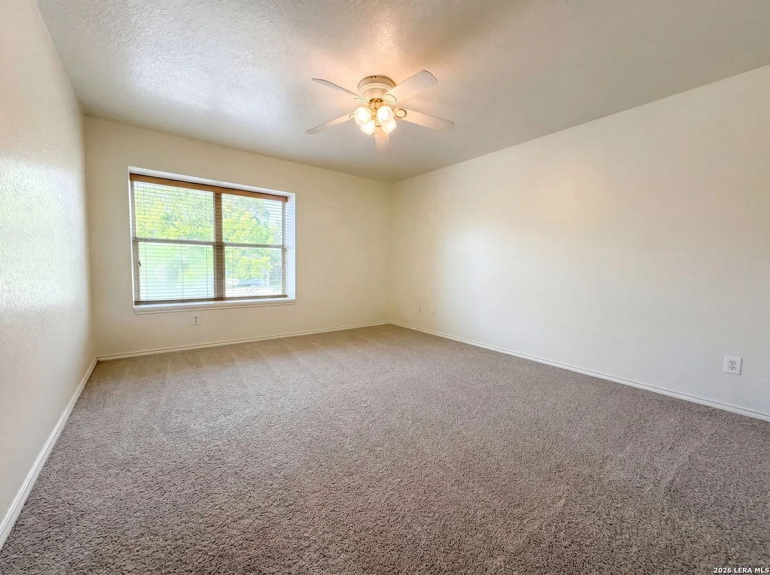 Photo of 121 SPRINGTREE FLD