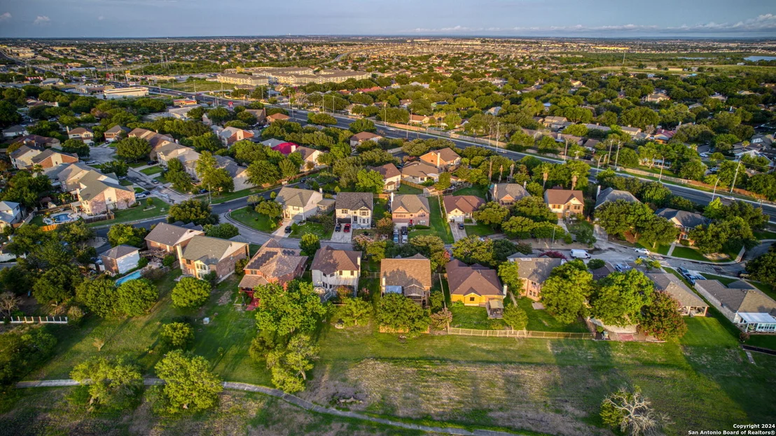 Photo of 7423 LEGEND POINT DR