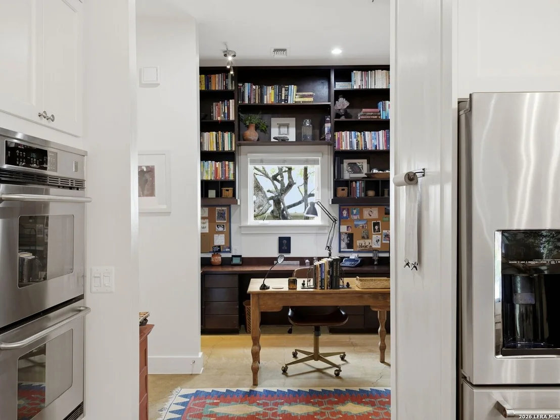 Photo of 2355 Oakland Bend