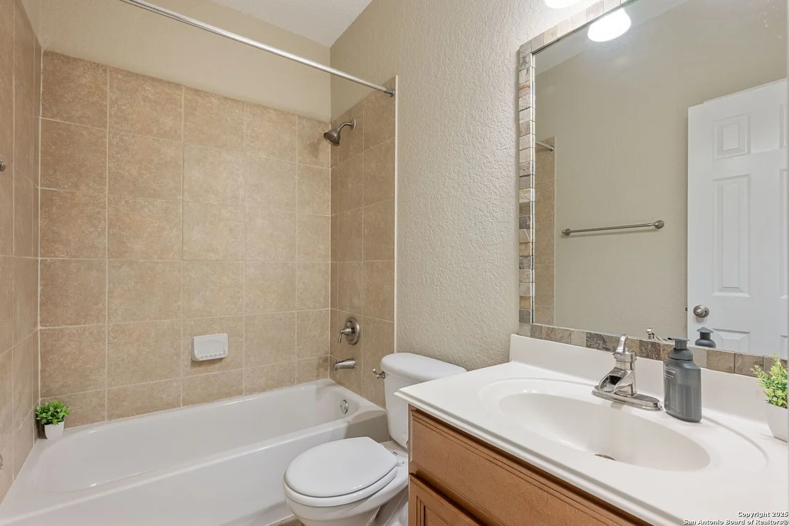 Photo of 1210 Magellan