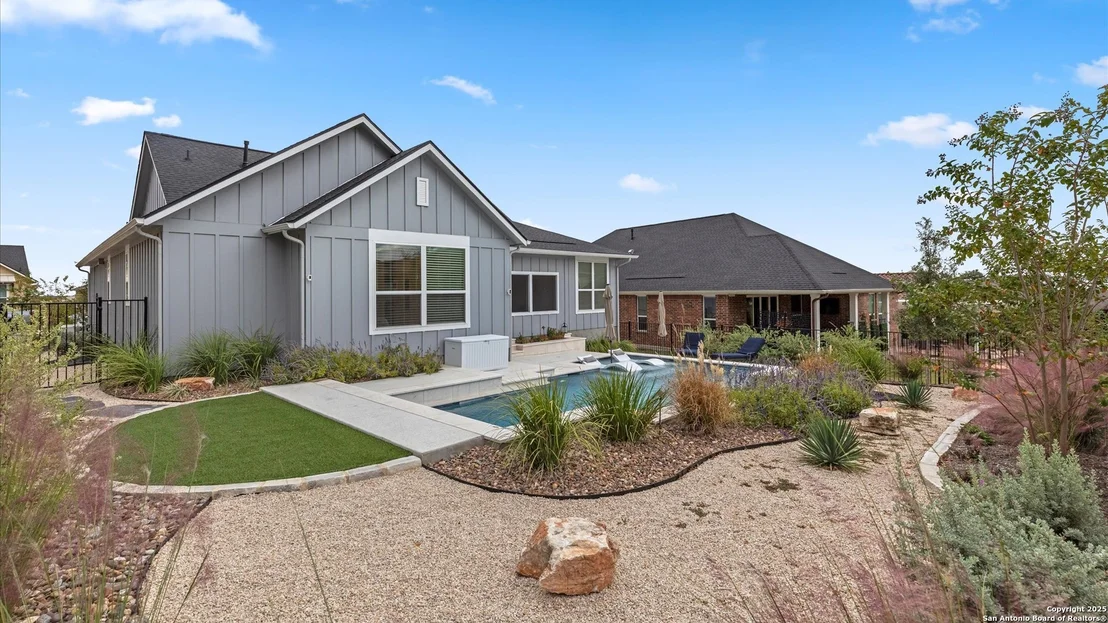 Photo of 1355 Dancing Oak