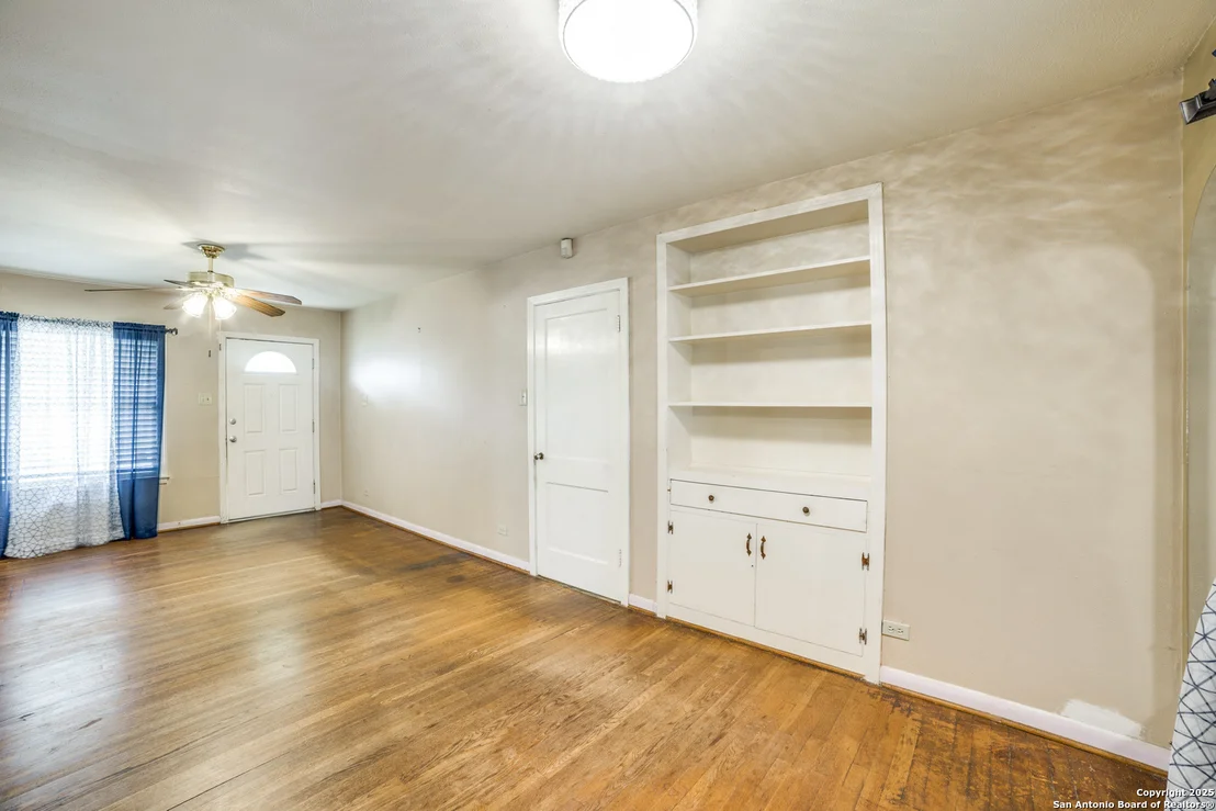 Photo of 1011 Thorain Blvd