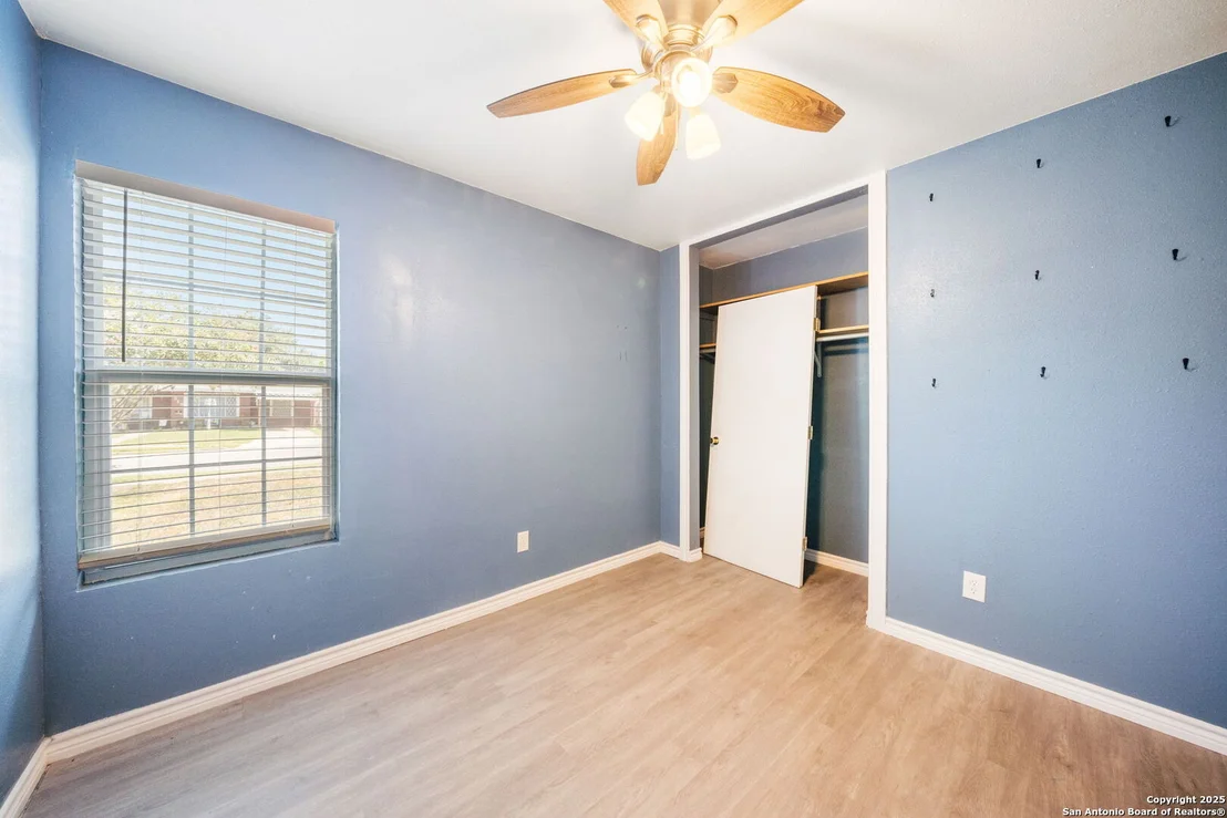 Photo of 915 Deely
