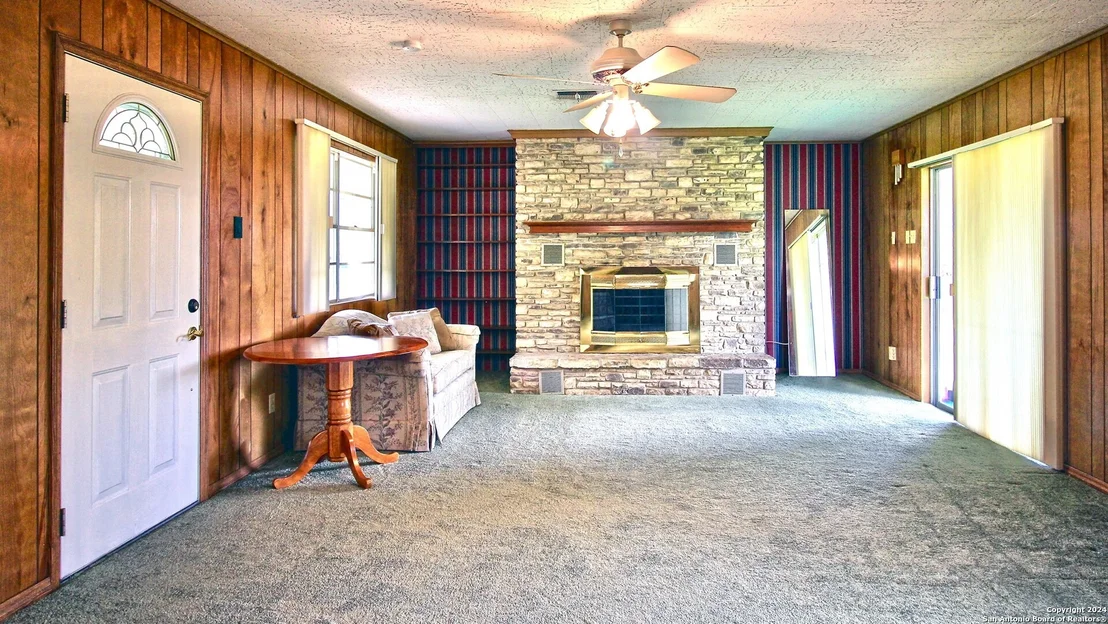 Photo of 116 CRESTVIEW DR