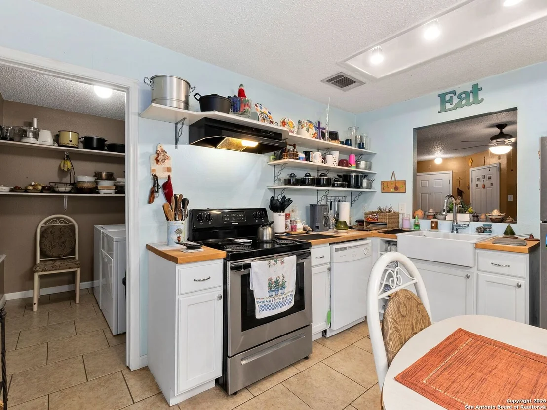 Photo of 6831 Celes Meadow