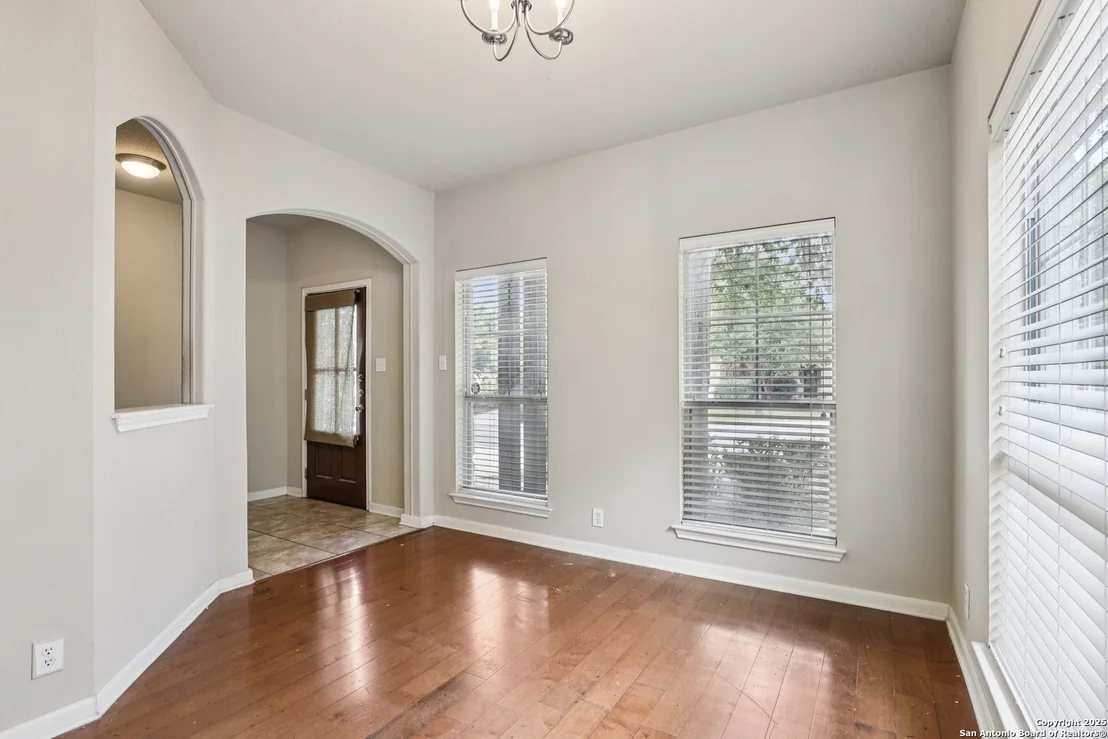 Photo of 7638 Kings Spring