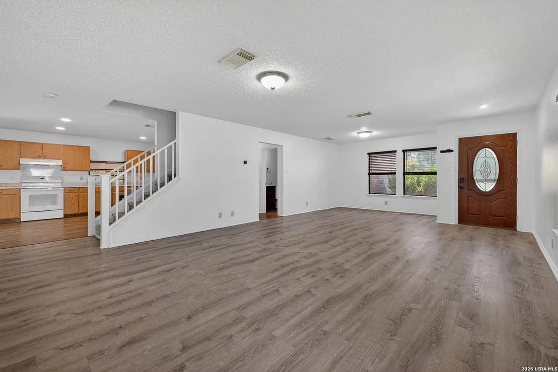 Photo of 10230 Dancing Brk
