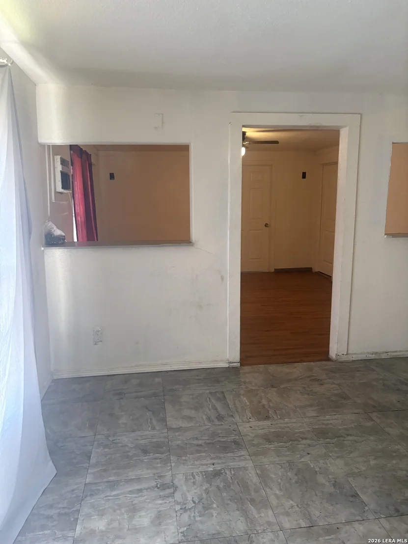 Photo of 1220 Romero