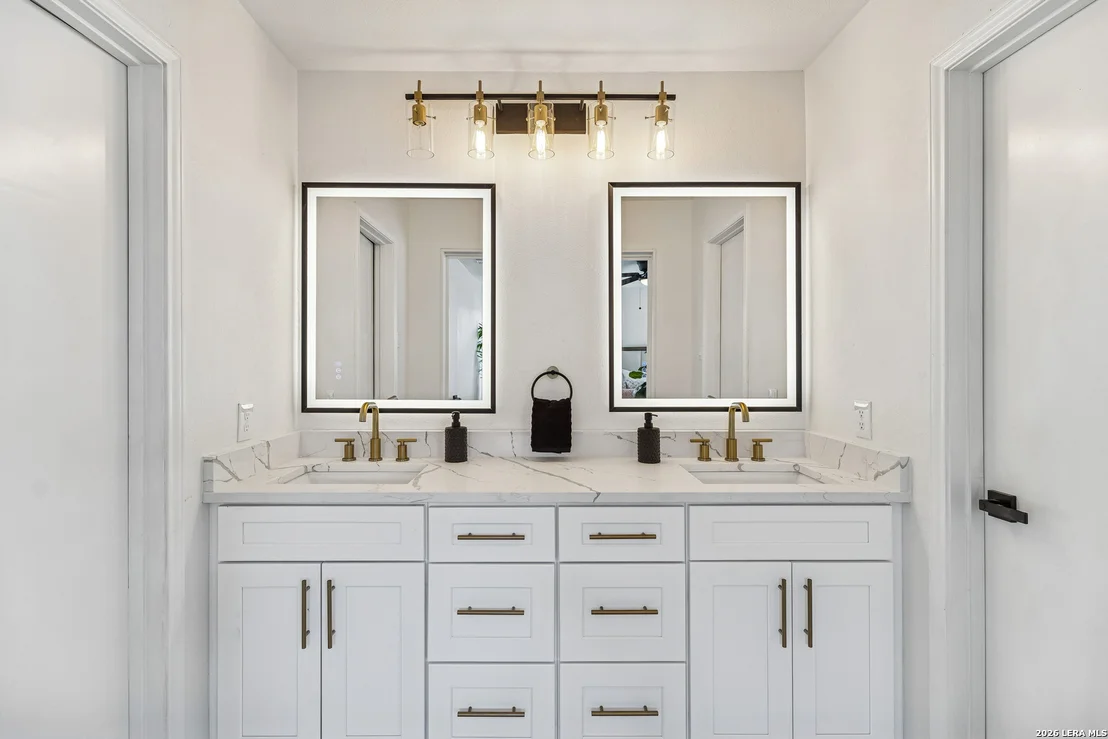 Photo of 1430 Synandra