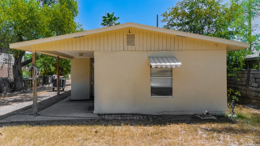 Photo of 819 N Comal