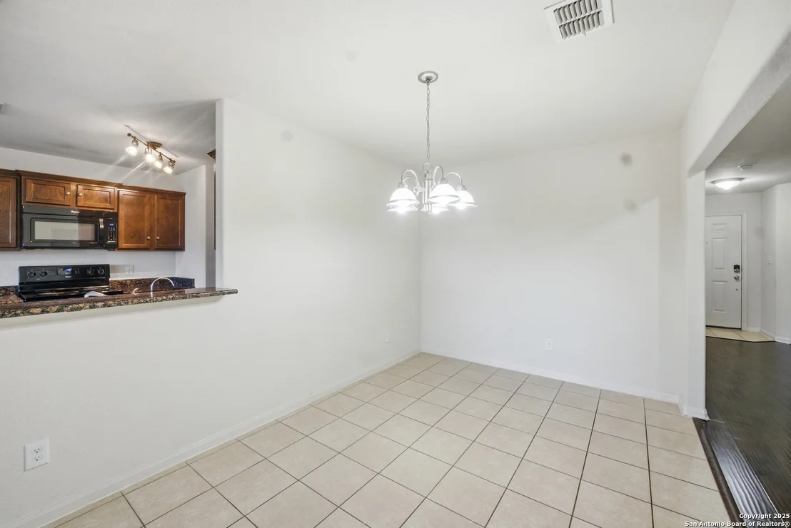 Photo of 6810 Luckey