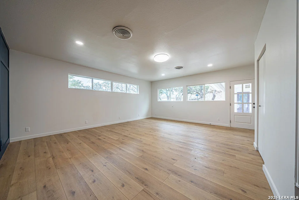 Photo of 355 Donella
