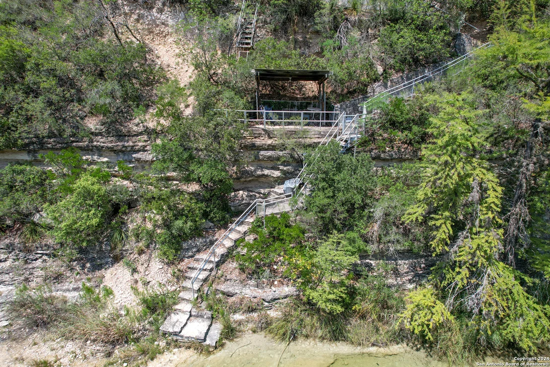 Photo of 1242 RIVER RD