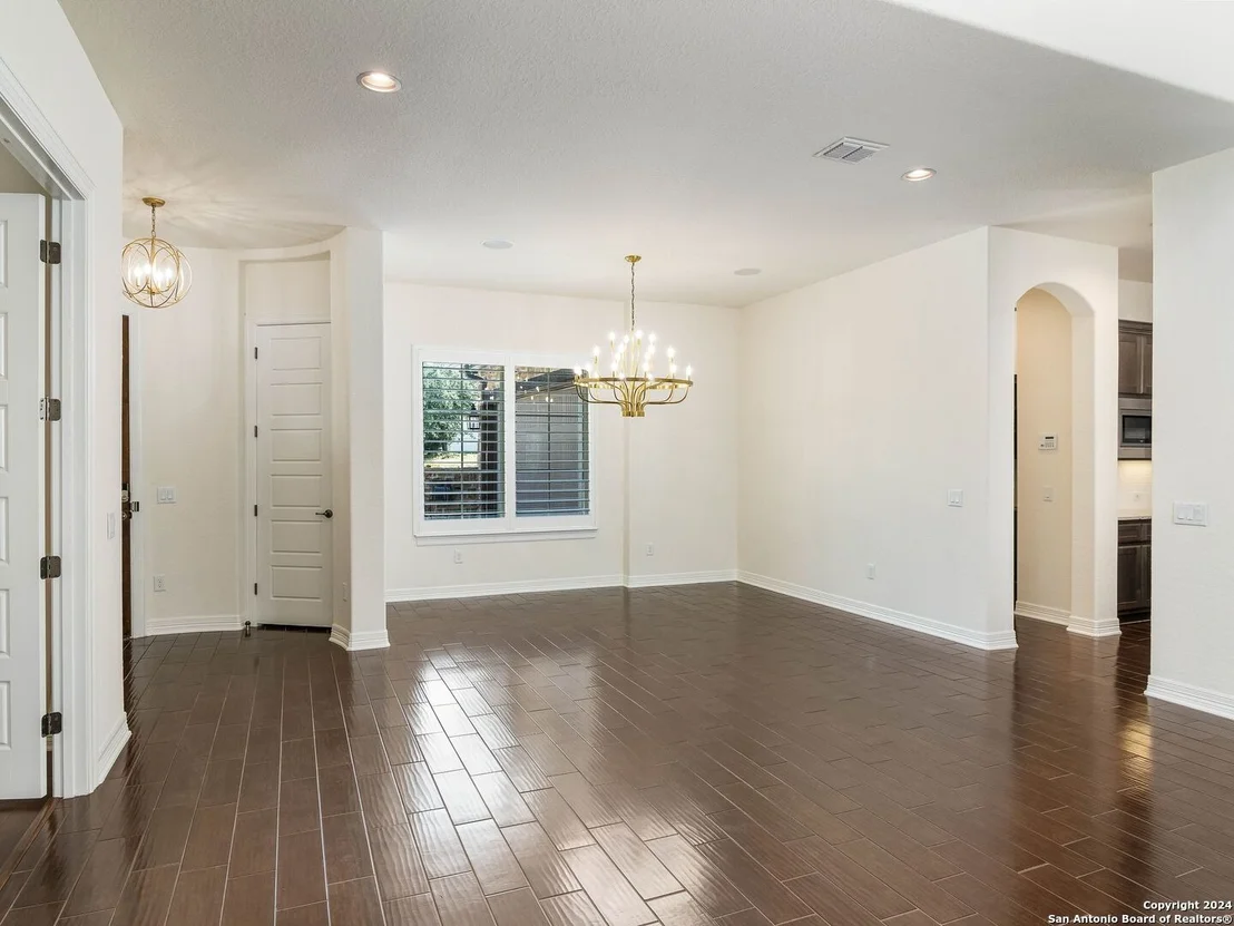 Photo of 7222 BLUFF RUN