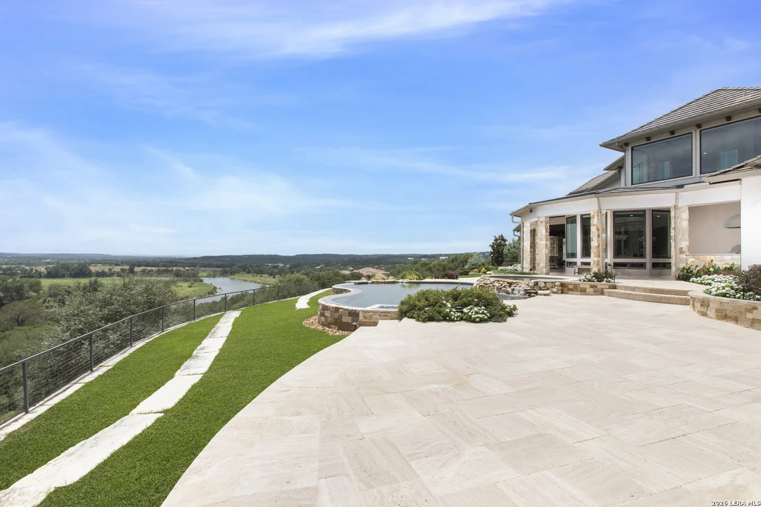 Photo of 325 RIVER RDG