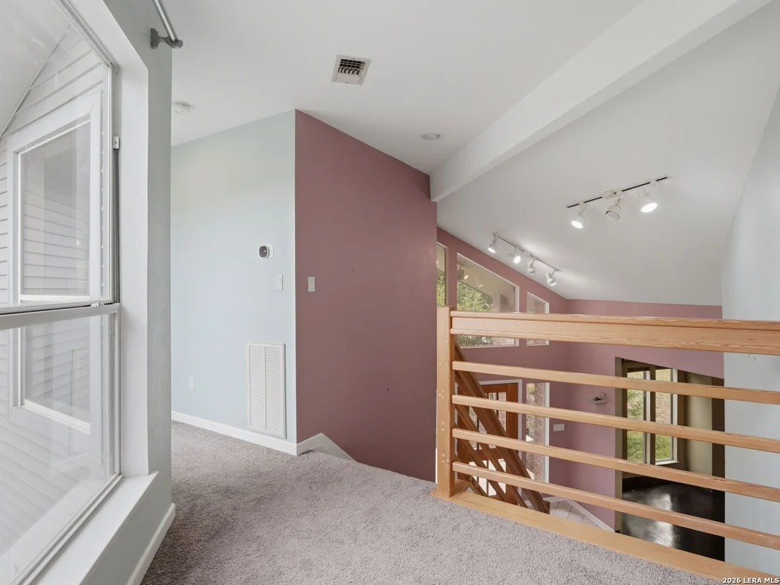Photo of 968 Queens Dr.