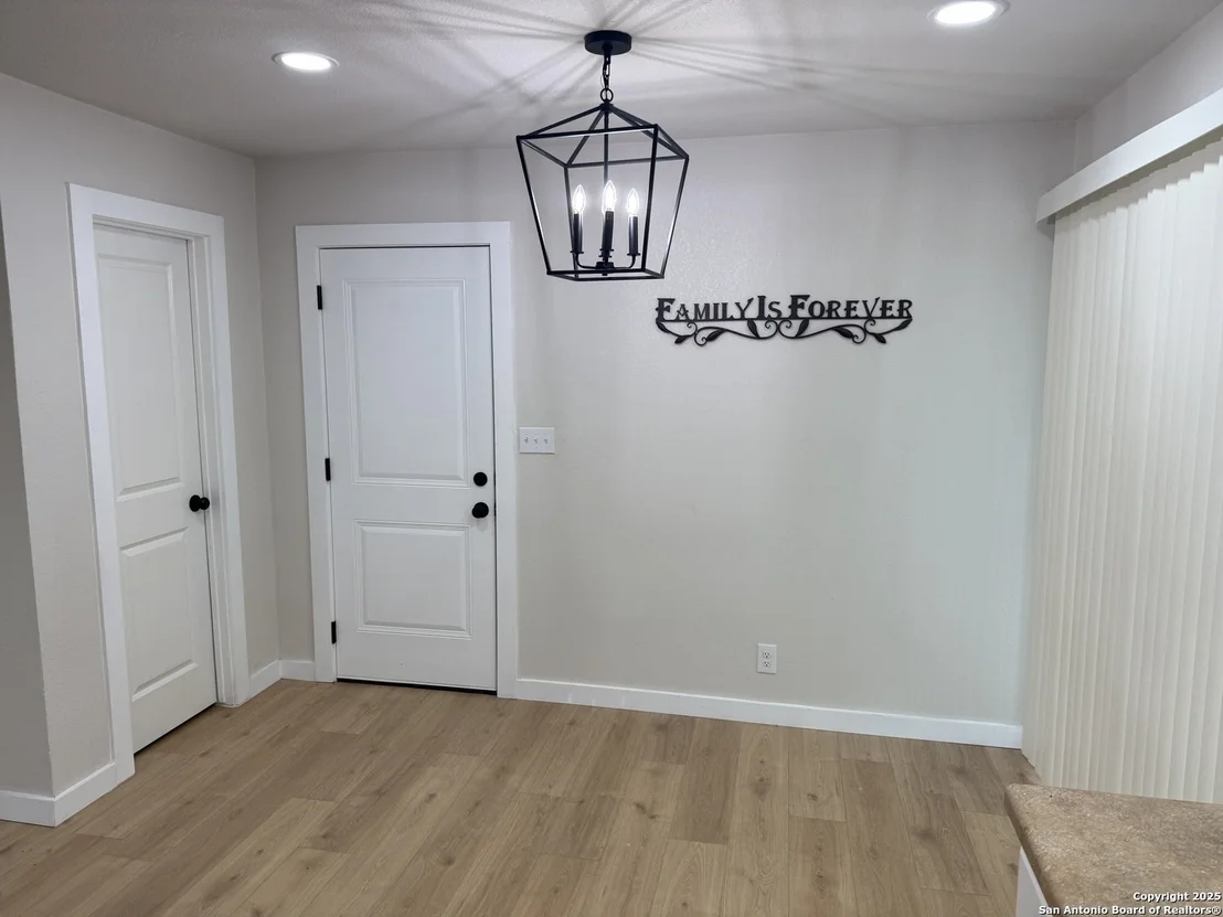 Photo of 6831 Spring Rose