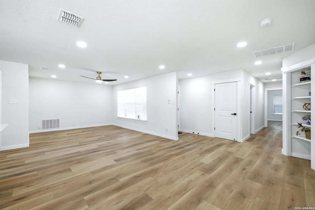 Photo of 6818 MOSS OAK DR
