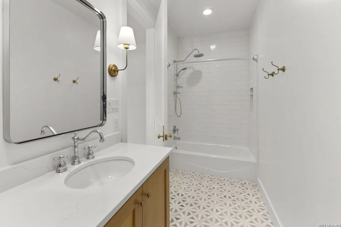 Photo of 807 WADE RD