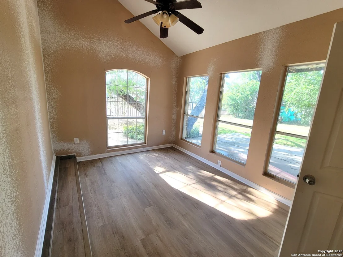 Photo of 9235 Lasswell