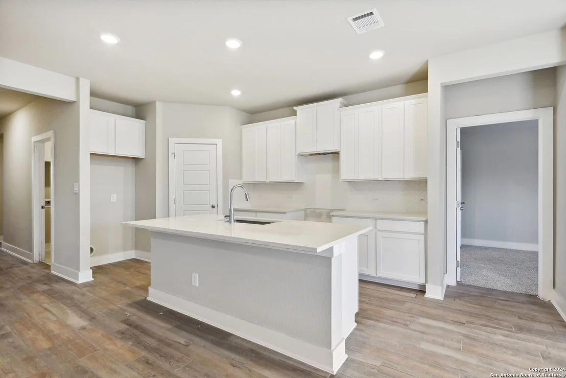 Photo of 6406 Comanche Sky