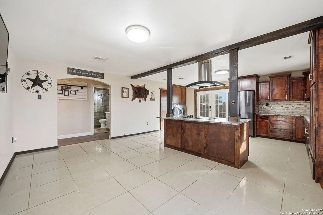 Photo of 1037 county road 7711