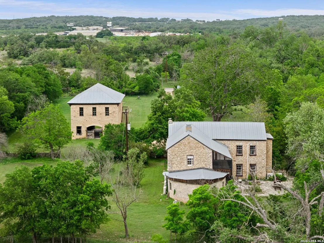 Photo of 426 RANCH ROAD 962 E