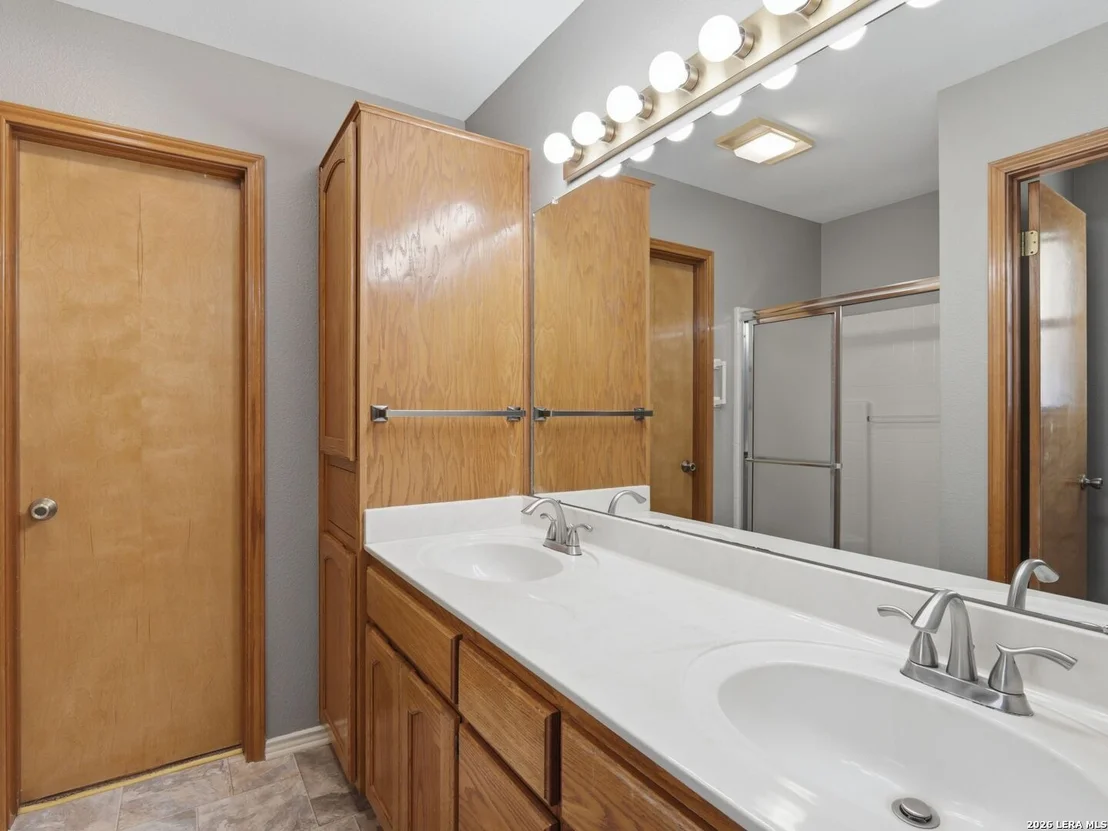 Photo of 526 Riverside Dr