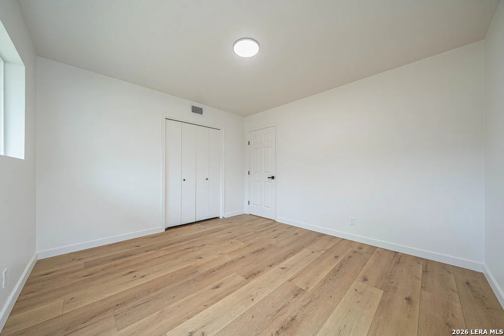 Photo of 355 Donella